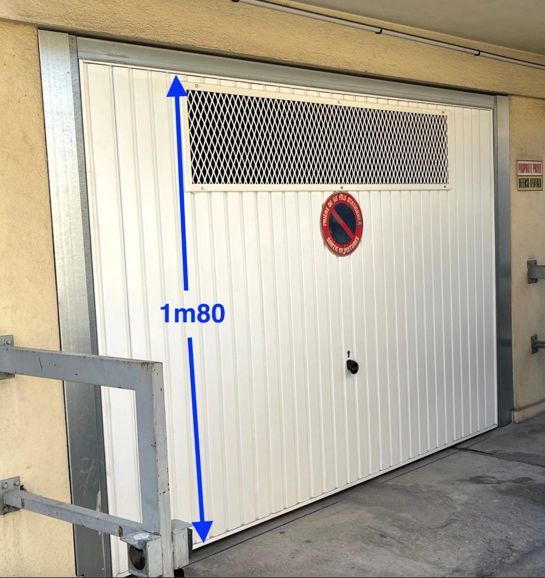 4p Modern & Secured Parking *